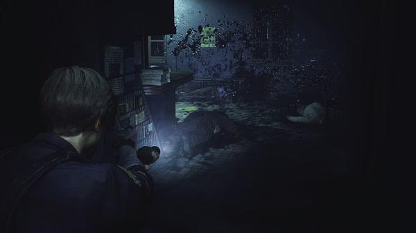Resident Evil 2 screenshot: A character aims a flashlight at a dark room with scattered debris and corpses on the floor.
