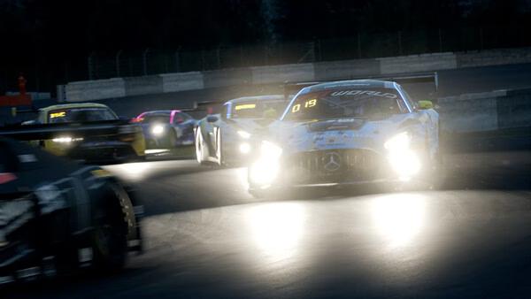 A screenshot from Assetto Corsa Competizione shows a Mercedes-AMG GT3 leading a pack of race cars on a dimly lit track.