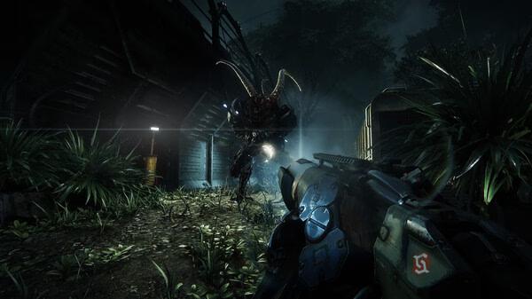 Crysis 3 Remastered screenshot: Player aims a futuristic weapon at a menacing alien creature in a dark, overgrown environment.