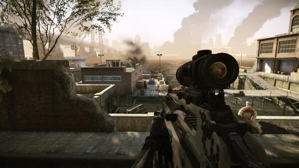Crysis 2 Remastered screenshot: A player aims a high-tech rifle over a damaged urban waterfront with smoke and industrial buildings in view.